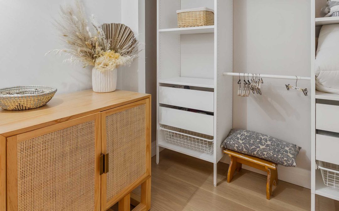 How to declutter before moving home – 8 tips from the experts.